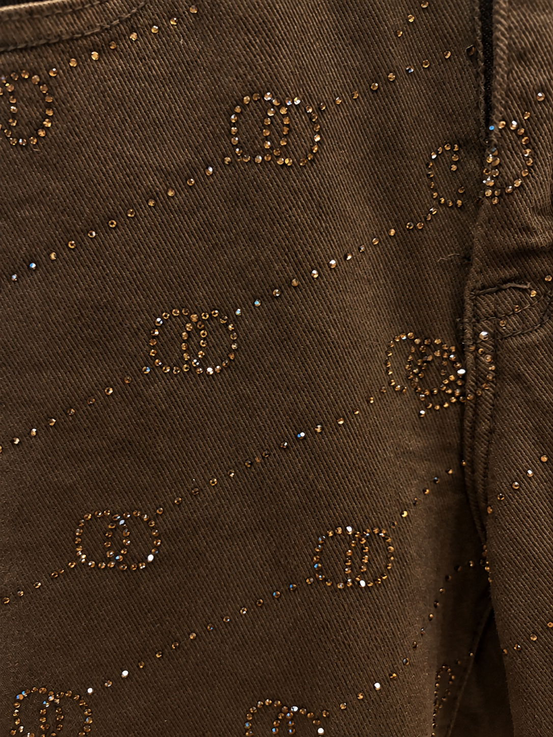 Jean strass doré Stellina chocolat détail strass motif all-over gros plan