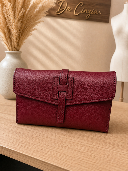 Portefeuille bandoulière Capri Miss-Terre bordeaux cuir grainé fermoir H